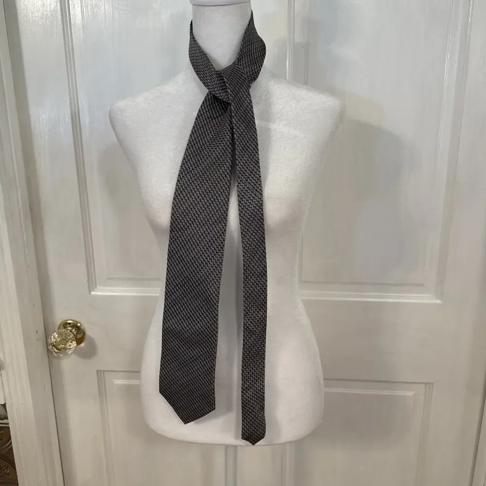 Croft & Barrow Men's Necktie Tie Silk Black Gray Geometric Stripe